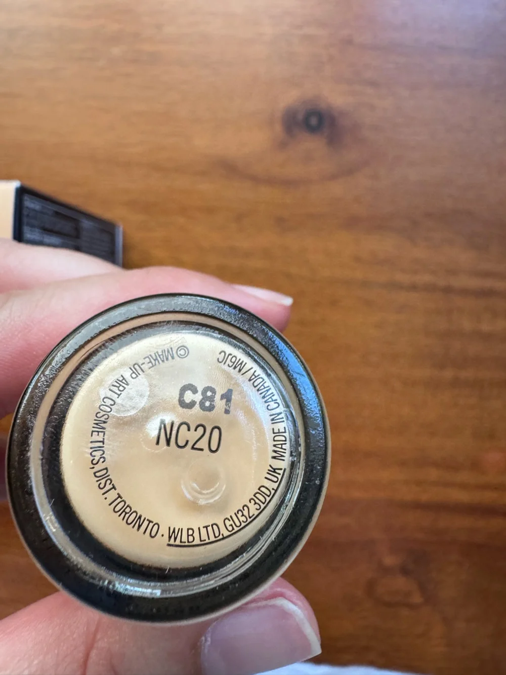 MAC Cosmetics Studio Fix Fluid Foundation NC20 - Beige